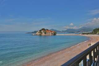 Апартаменты Apartments Montesan Свети-Стефан Апартаменты «Комфорт» с 4 спальнями, террасой и видом на море-1