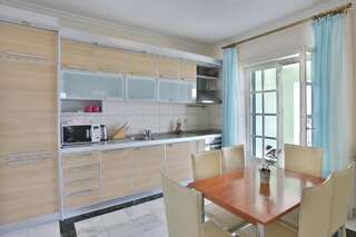 Апартаменты Apartments Montesan Свети-Стефан Апартаменты с 3 спальнями и террасой с видом на море-6