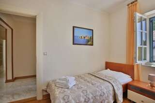 Апартаменты Apartments Montesan Свети-Стефан Апартаменты с террасой и видом на море-23